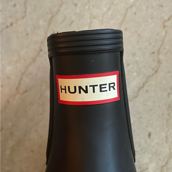 Size 10, Hunter waterproof comfortable warm black boots - Picture 4 of 6